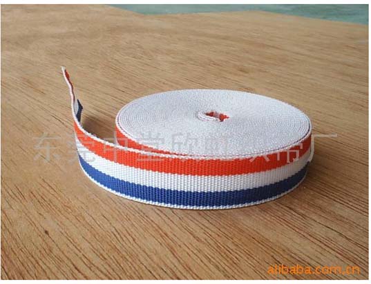 ���]����