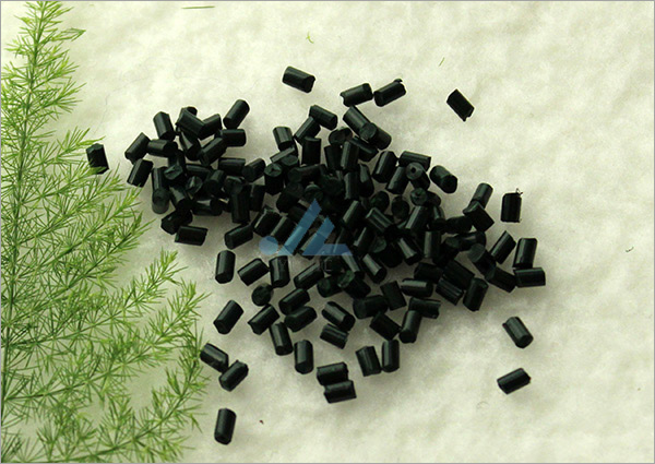 ���ϰ�ɫĸ��